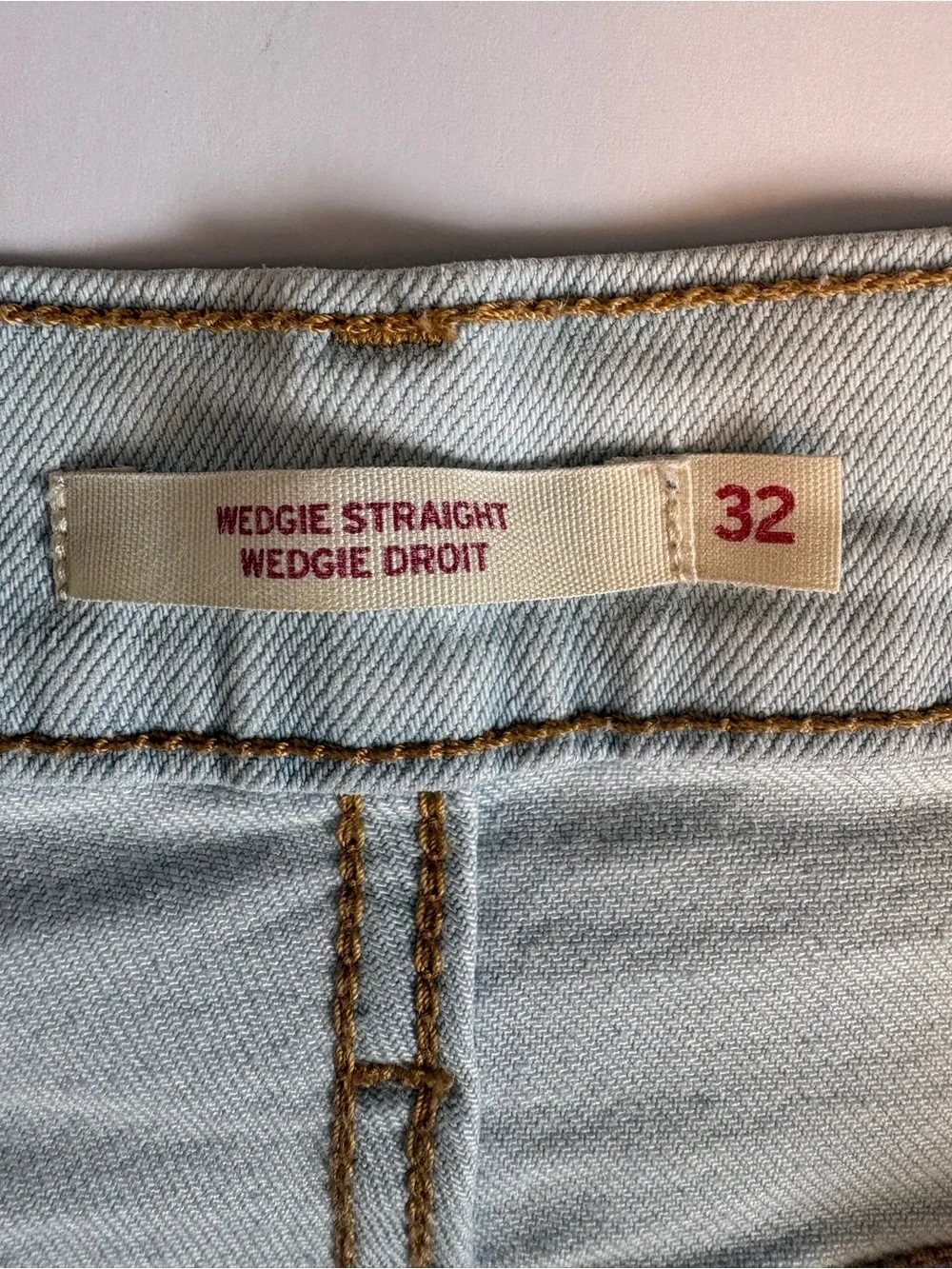 Levi's women’s Light Blue, high waist Cropped, wedge, straight Jeans, Sz 32. - Picture 14 of 16